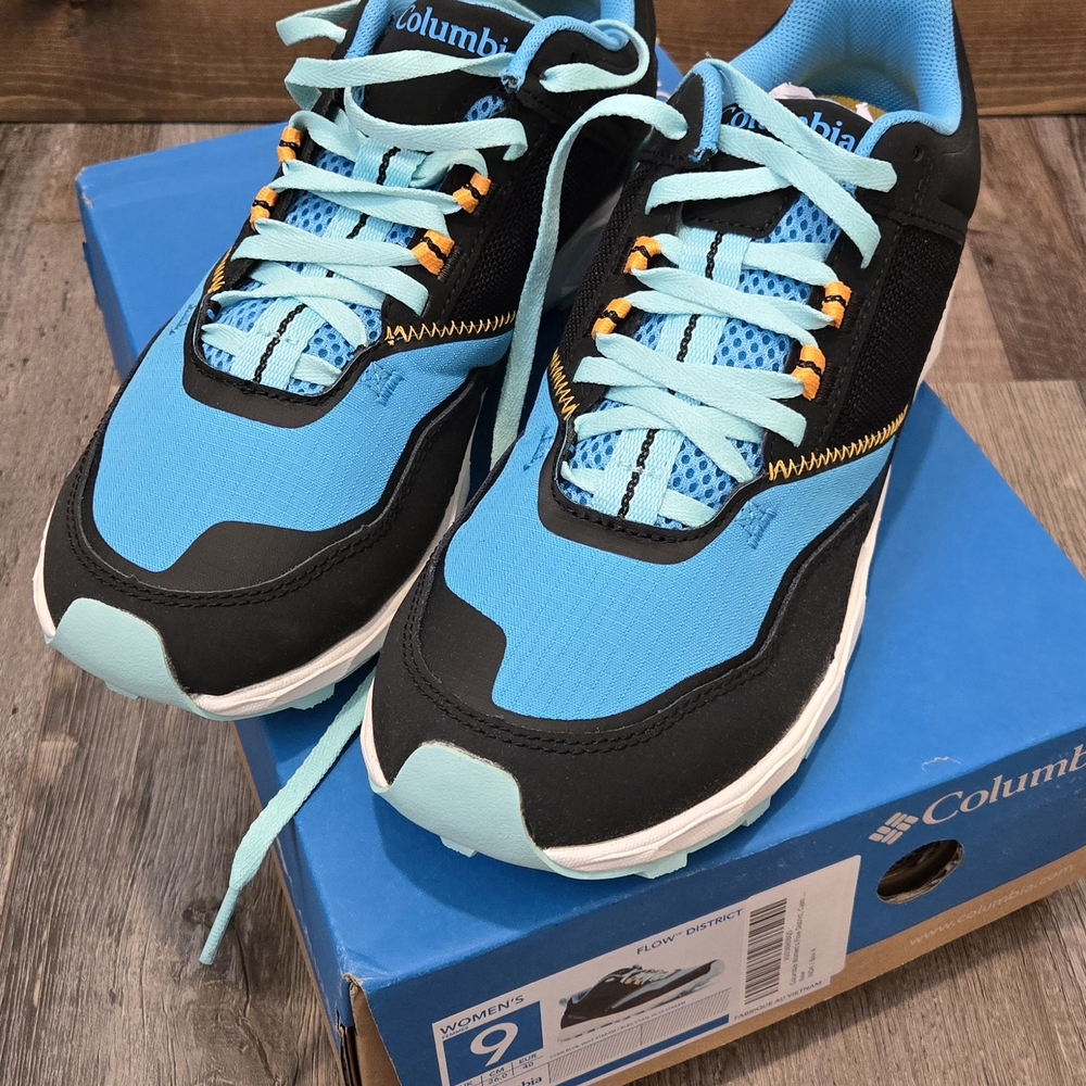 Columbia Women's Blue and Black Sneakers